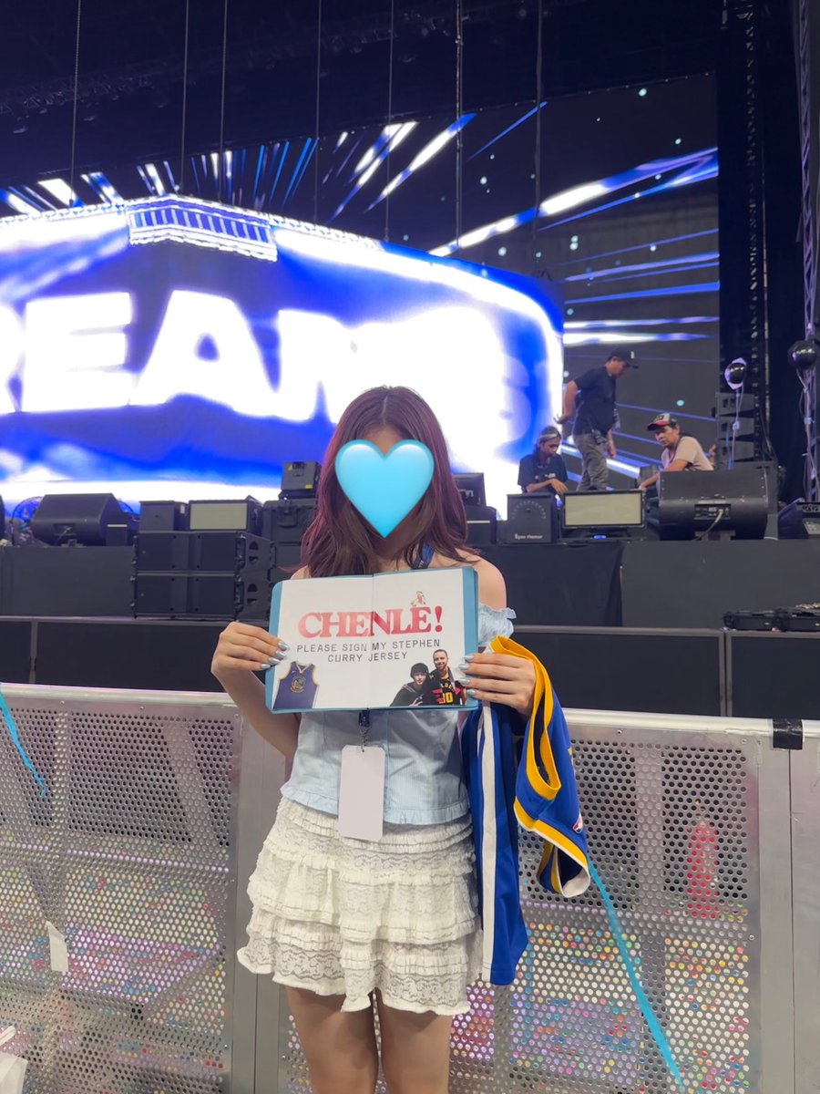 hhccle's tweet photo. CHENLE NOTICED MY BANNER‼️

#TDS4inJAKARTA
#THEDREAMSHOW4_JAKARTA_DAY1
#NCTDREAM_THEDREAMSHOW4_JAKARTA #NCTDREAM #CHENLE https://t.co/0EduwkGsF8