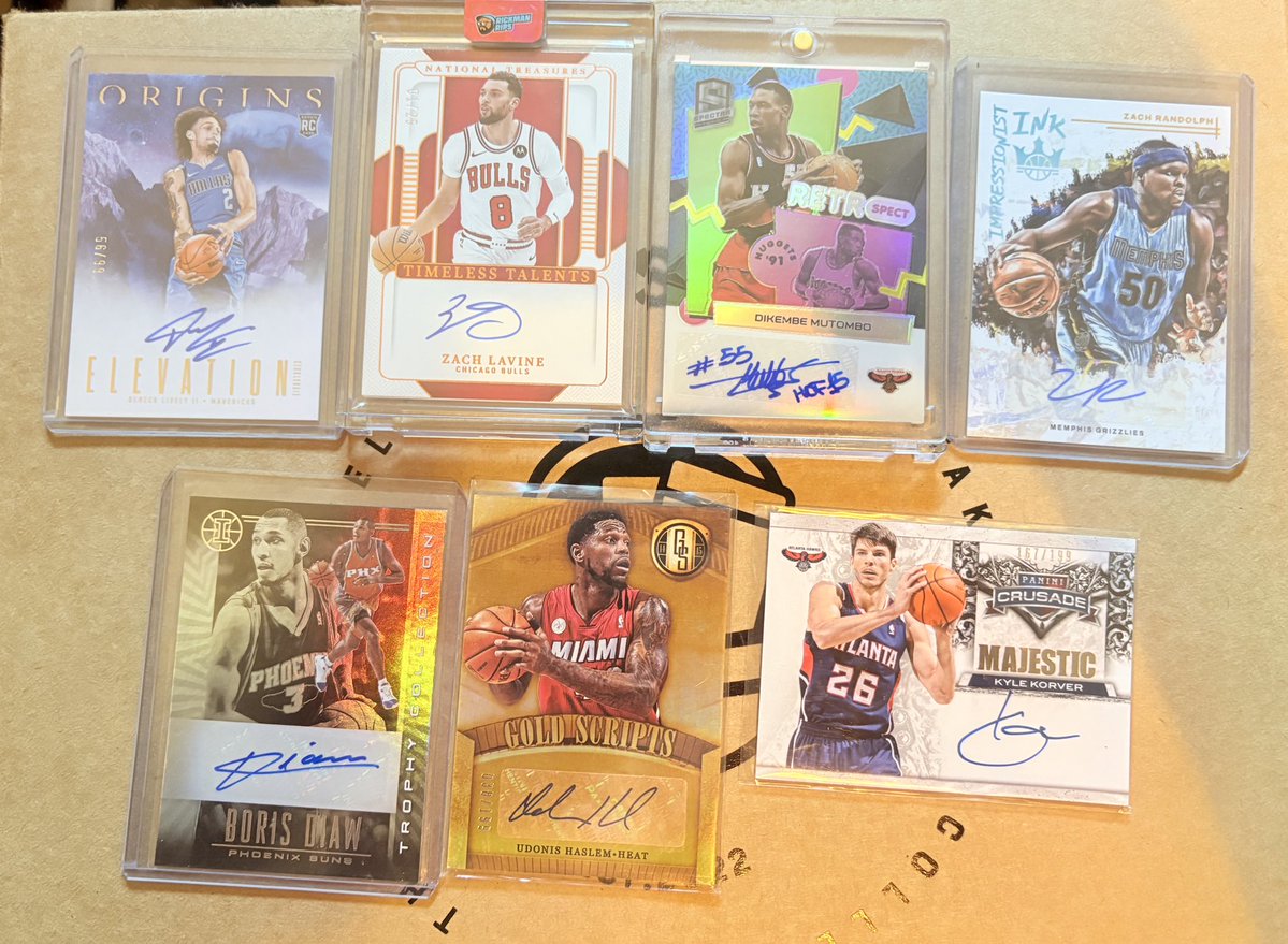 VincePRESTON16's tweet image. Encore une année de dingue au @LilleCardShow.
Entre achat, échanges, cadeaux, ouvertures etc… une journée pleine de rebondissements, mais aussi de gros craquages 🙄😅
#Cardsaddict