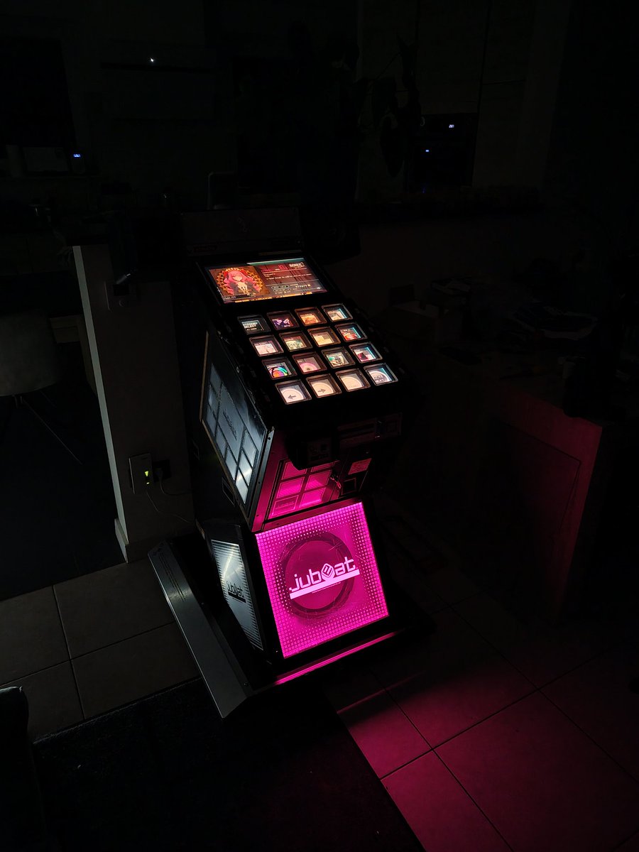 spamblock10's tweet photo. Hello, I now have a jubeat machine!
#jubeat https://t.co/PjFC0vyObd