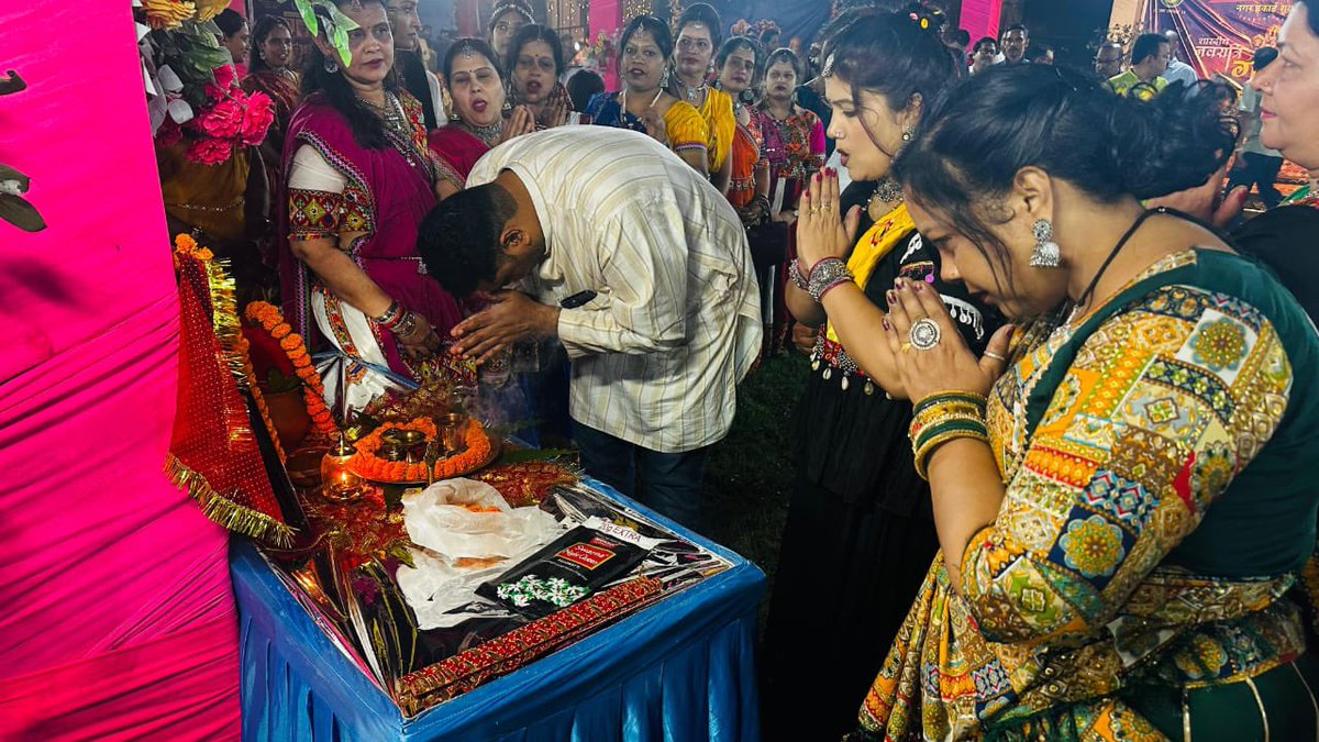 umeshpatelcgpyc's tweet image. आज अखिल भारतीय अघरिया समाज, नगर इकाई एवं महिला मंच रायगढ़ द्वारा शारदीय नवरात्रि पर आयोजित ‘‘गरबा महोत्सव 2025’’ में शामिल हुआ। 

🙏🙏जय माता दी 🙏🙏