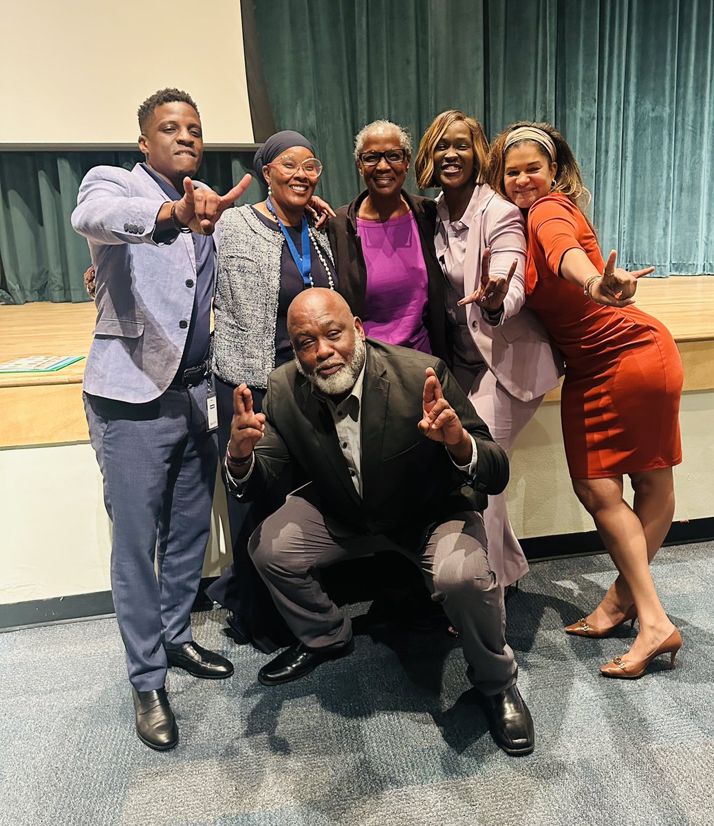 QuinteraParris's tweet image. It was good energy and great vibes at the CRO PTA Kick-off meeting for Principals and Presidents. Our amazing Reg. Sup. @MsSwainCRO set the tone about the power of parent engagement. Grateful for our @charlesdrewk8 PTSA President, Mr. Pigatt. #yourbestchoiceMDCPS