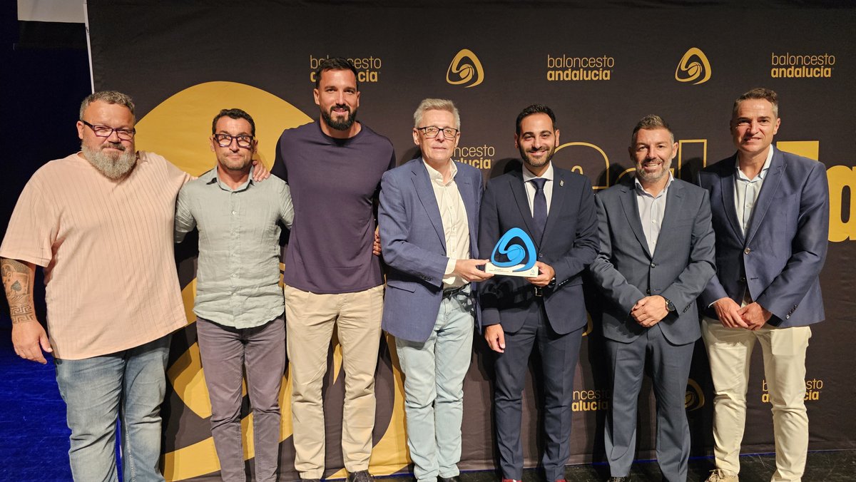 UN PREMIO A 50 AÑOS DE PASIÓN. 🏆✨

Anoche, en la Gala FAB Málaga, el CB Marbella fue galardonado como "CLUB DEL AÑO" en reconocimiento a nuestro 50 ANIVERSARIO. Un honor que va más allá de un trofeo; es un homenaje a medio siglo de historia, de formación y de amor por el