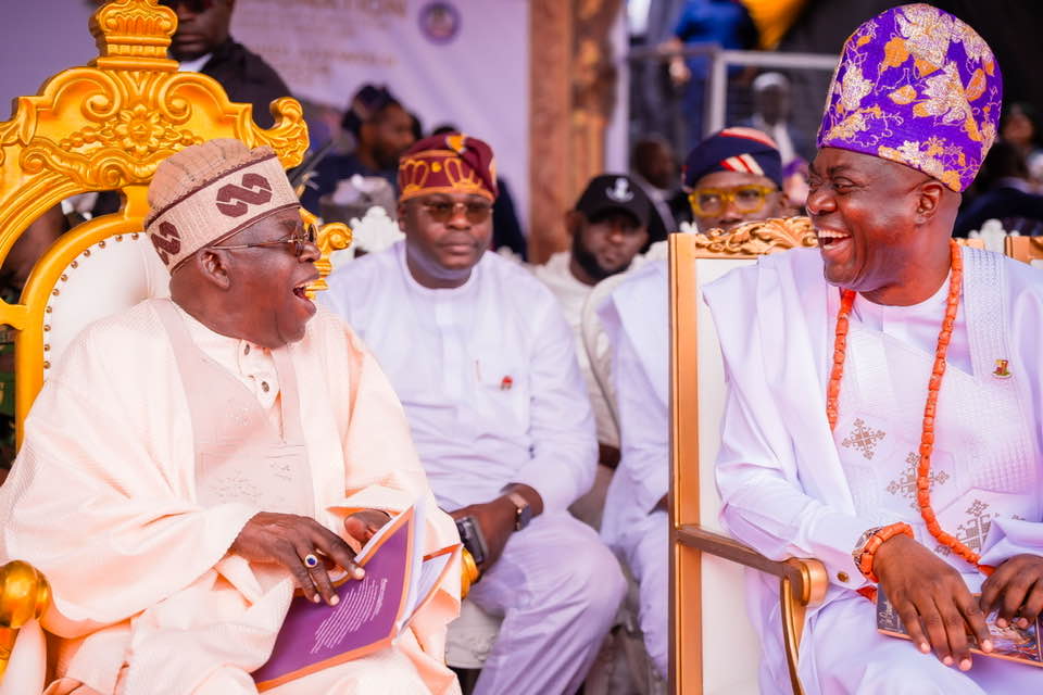 mog_dayo's tweet image. The best caption wins an airtime recharge/top-up...
Let's go!
#Arusa1 #Coronation #Ibadan