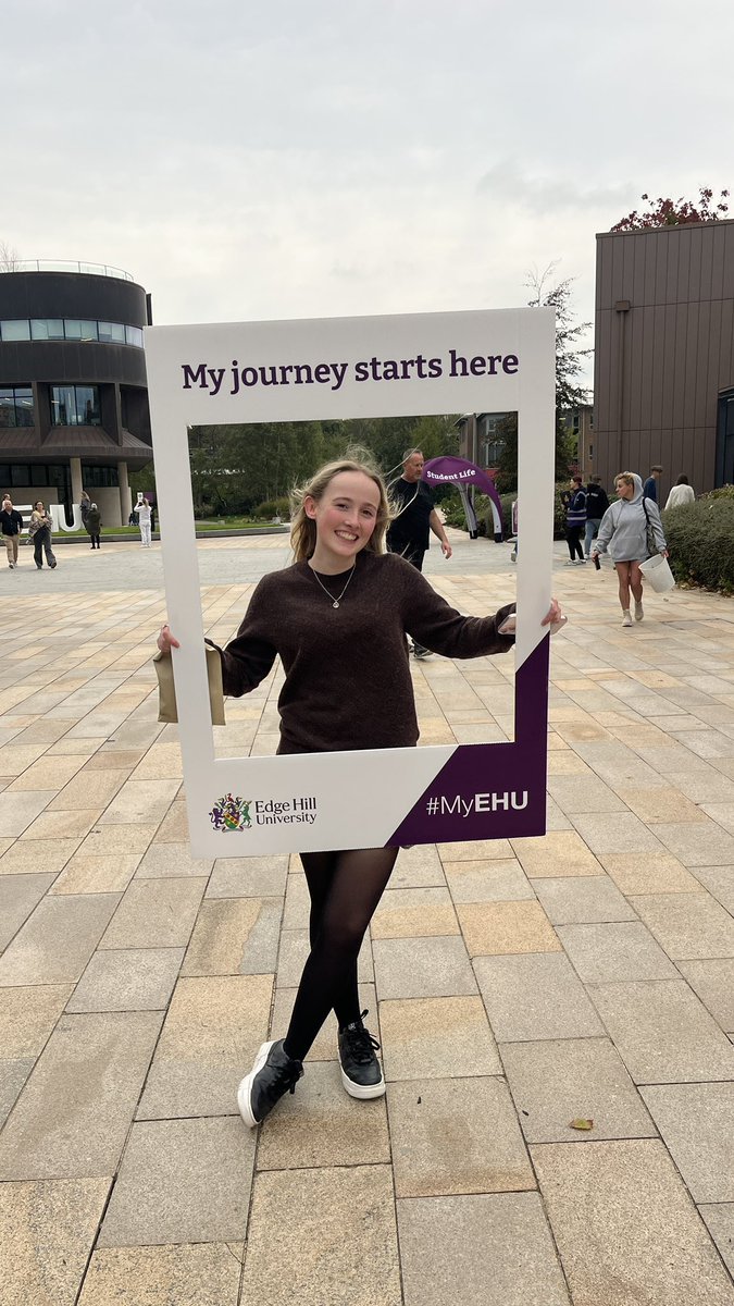 Emms771Emma's tweet photo. @edgehill thank you for making today’s move a very easy and stress free day ! The accommodation  team &amp; students helping were amazing , what a fab set up ! 
Also big thanks to Bryan. #edgehill #ehu  #futureregisterednurse 💜💜💜 https://t.co/Q0zdHwnnAz