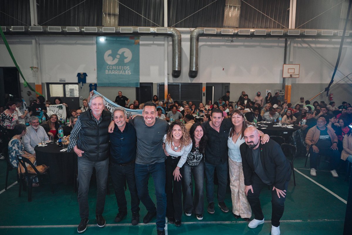 LauraJureCba's tweet photo. La gente de Córdoba es muy comprometida y solidaria. 🫶🏻 Es un orgullo poder trabajar, de la mano de los #ConsejosBarriales, con vecinos que les importa quien tienen al lado. Nadie se salva solo y juntos seguiremos trabajando para que las familias estén mejor. #SeguimosHaciendo https://t.co/r7kq9El2Jo