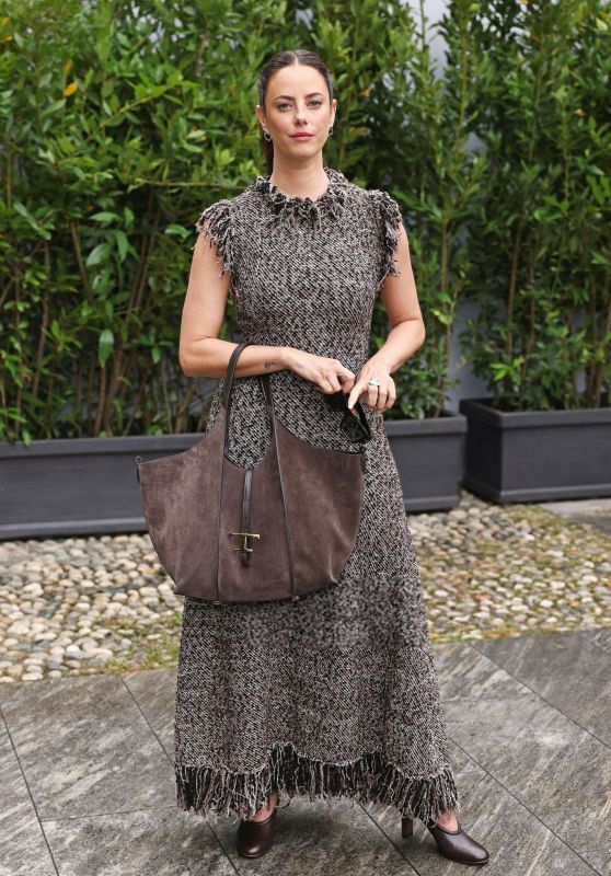Kaya Scodelario Embodies Textural Chic at Tods Fall 2025 Showing • CelebMafia
Click to watch more: copyfeed.top/2025/09/27/kay…
