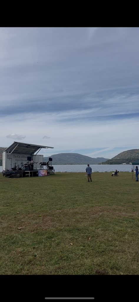 Beautiful concert near the waterfront in #Peekskill. Where do I follow announcements about this stuff? <a href="/CityOfPeekskill/">City of Peekskill</a>