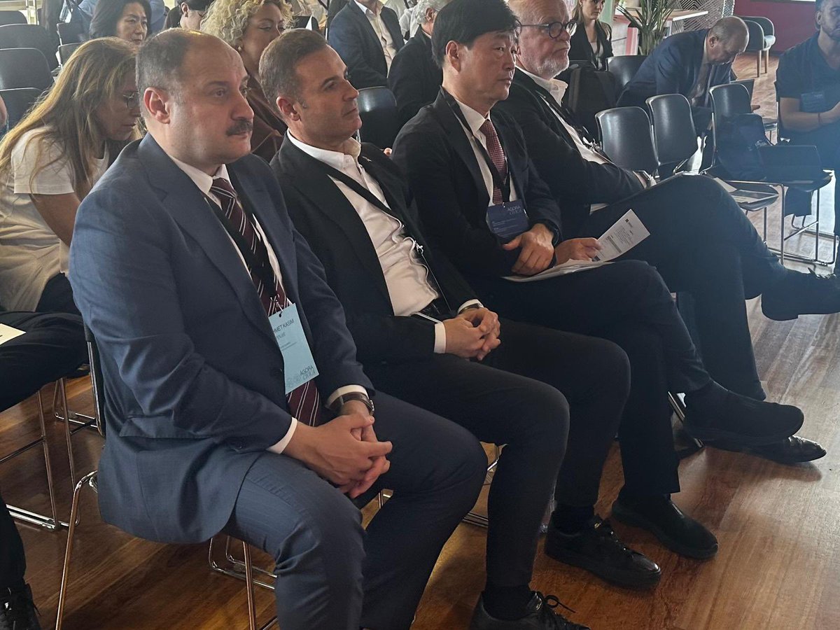 BAŞKAN GÜLPINAR İSPANYA’DA ŞANLIURFA’YI DÜNYA SAHNESİNE TAŞIYOR🌍

Dünya Belediyeler Birliği’nin Barselona’daki Kültür Zirvesinde Şanlıurfa’nın sesi yükseliyor!

12 bin yıllık tarihi ve eşsiz kültürel mirasıyla Şanlıurfa’yı temsil eden Büyükşehir Belediye Başkanımız Mehmet Kasım