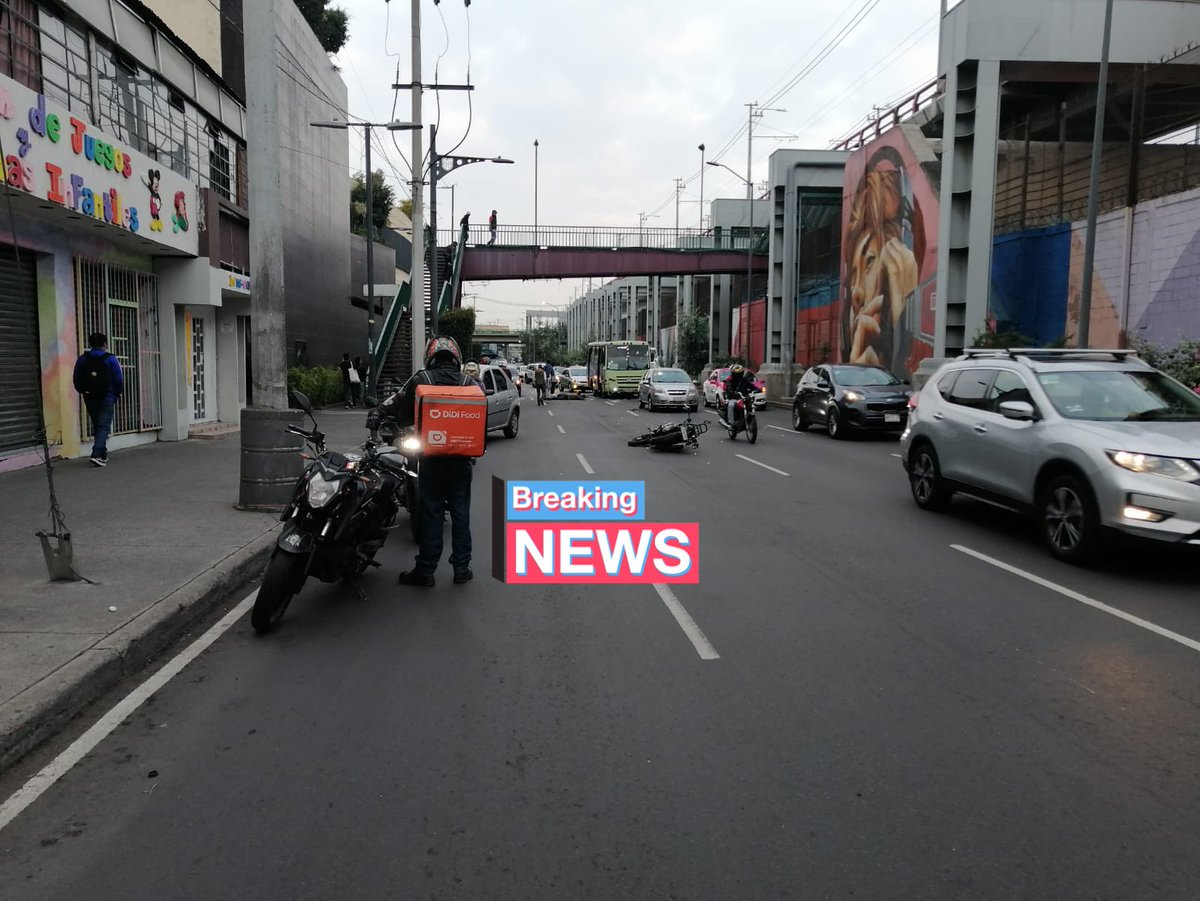 Accidente fatal en #Iztapalapa

Un #motociclista perdió la vida la mañana de este sábado tras derrapar en el cruce de Ermita Iztapalapa y calle Lirio, en la colonia Los Ángeles Apanoaya.

Servicios de emergencia y policías acudieron al lugar, pero solo pudieron confirmar el