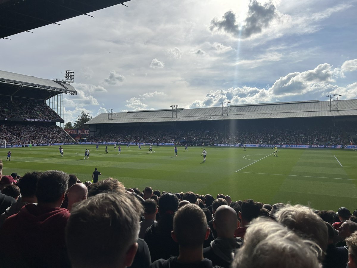 A day in bandit country, sarf of the river with a piss poor performance from the reds 😏🔴⚽️