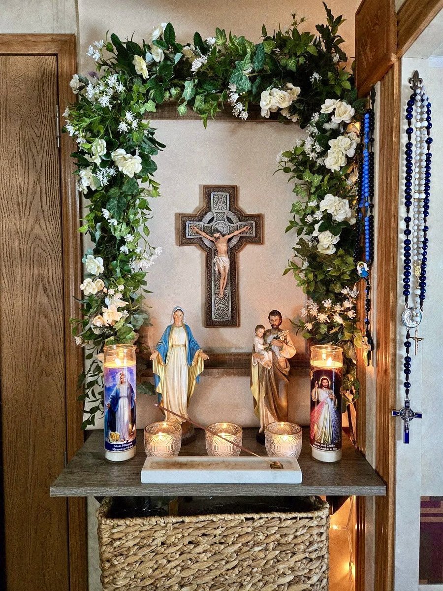 PrayTheRosary's tweet photo. https://t.co/UYBFm38F6d