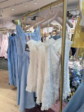 jkmd_KHJ's tweet image. The mix of white and blue looks just like the sky on a perfect day, with fluffy clouds floating by! ☁️💙 #SkyVibes