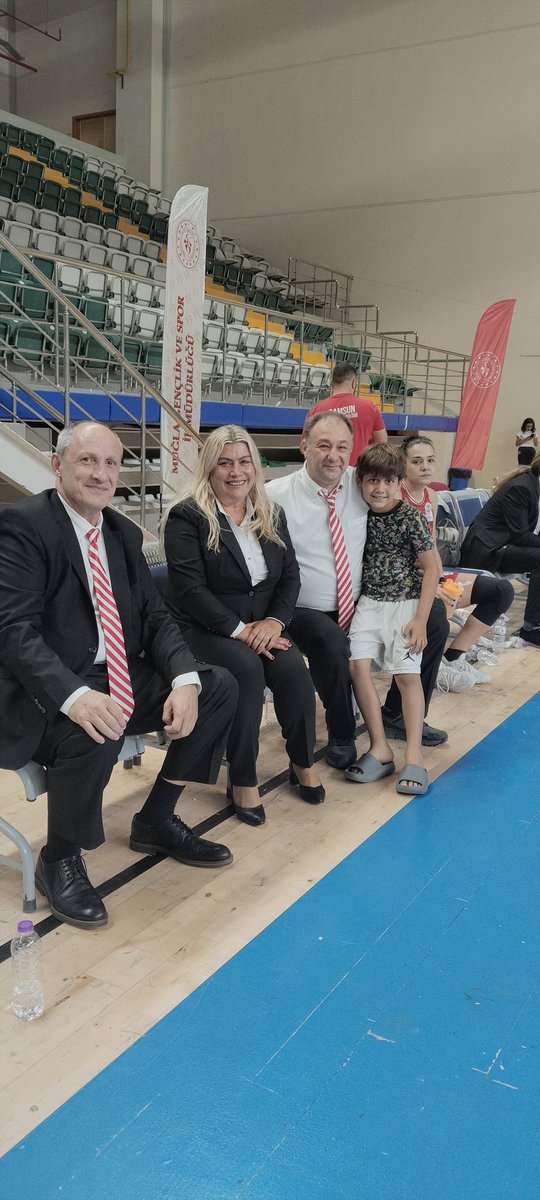 Saygın’dan daha iyi bir <a href="/Samsunspor/">Samsunspor 🇹🇷</a> taraftarı olamaz.  TKBL maçında, deplasmanda @ZorluKolejiSamsunspor ’u Muğla da tek başına destekledi. Tüm sevdikleri ev sahibi takımı tutarken O <a href="/55AtaturkluArma/">AtatürklüArma</a> aşkından vazgeçmedi. ❤️🤍 
#Samsunspor #TKBL #BüyükTaraftar #KırmızıBeyaz