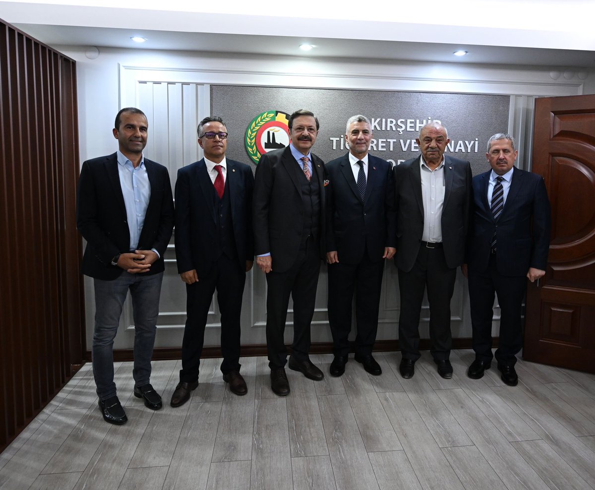 Ticaret Bakanımız Sayın <a href="/omerbolatTR/">Prof. Dr. Ömer Bolat</a> ile birlikte Kırşehir Ticaret ve Sanayi Odası’nı ziyaret ederek meclis üyelerimizle bir araya geldik.