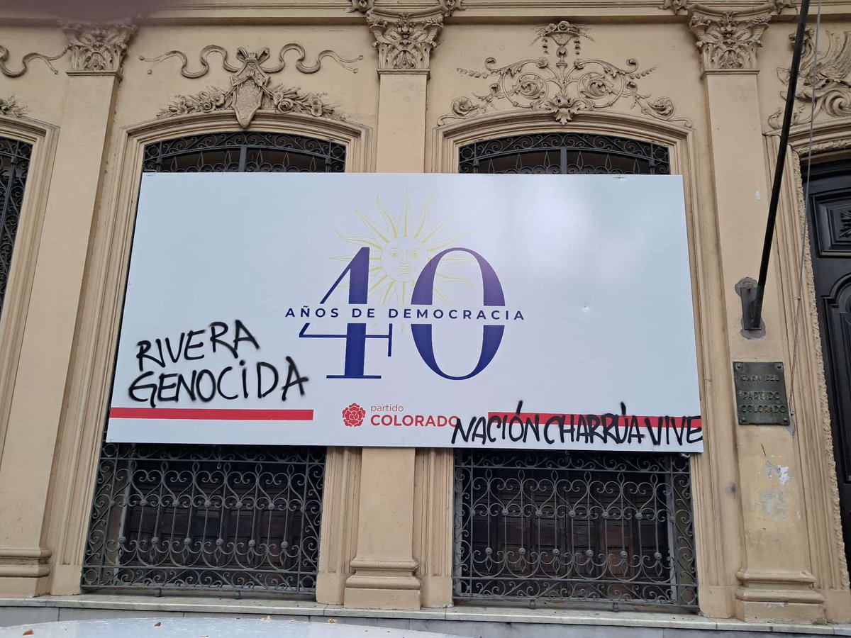 Los famosos “Charrúas Antifascistas” son los primeros fascistas que tiene el país. Van constantemente a provocar en actos de quienes pertenecen a otra ideología, como hicieron en el recibimiento de Milei y hoy hacen con el homenaje a Fructuoso Rivera. 

Una de las tristes