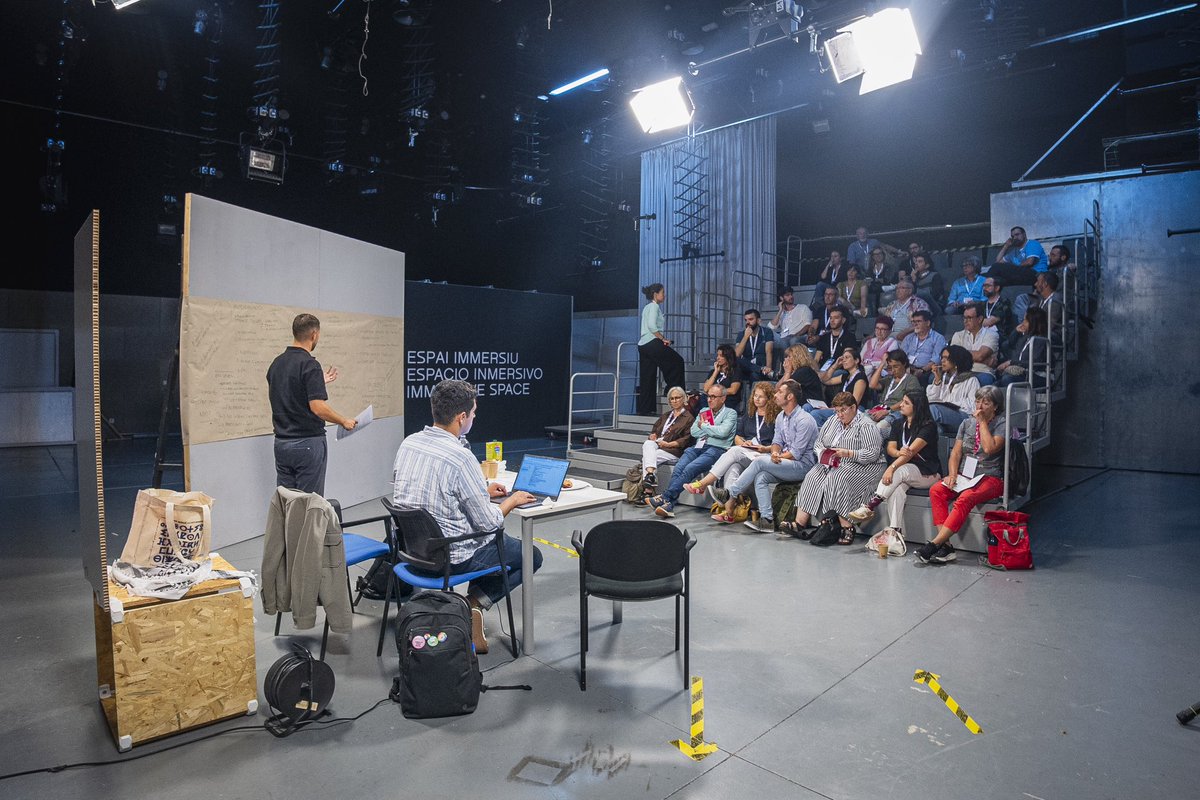 📍Avui hem participat de les jornades de reflexió municipalista de <a href="/SomComuns/">Comuns</a> amb més d’un centenar de regidores i regidors.

🚶‍♀️Caminem cap al 2027 per fer ciutats, pobles i comunitats més justes, verdes i feministes.