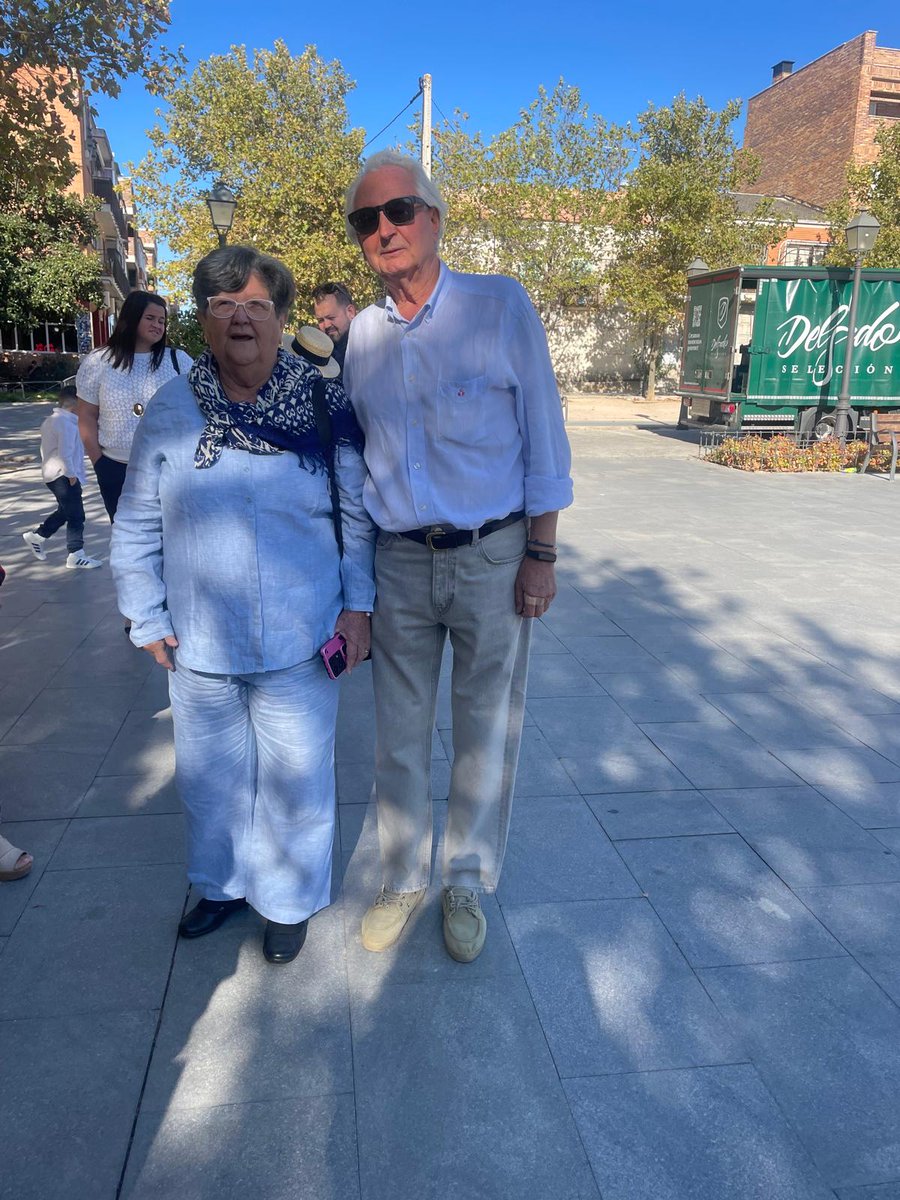 Nuestro concejal y portavoz, Carlos Bonet, en el homenaje a Mariano Escribano Valero, majariego víctima de los campos de concentración nazis en Mauthausen. ¡Siempre con los vecinos de Majadahonda que merecen recordarse, sin distinción de colores ni ideologías! ¡Vamos vecinos!