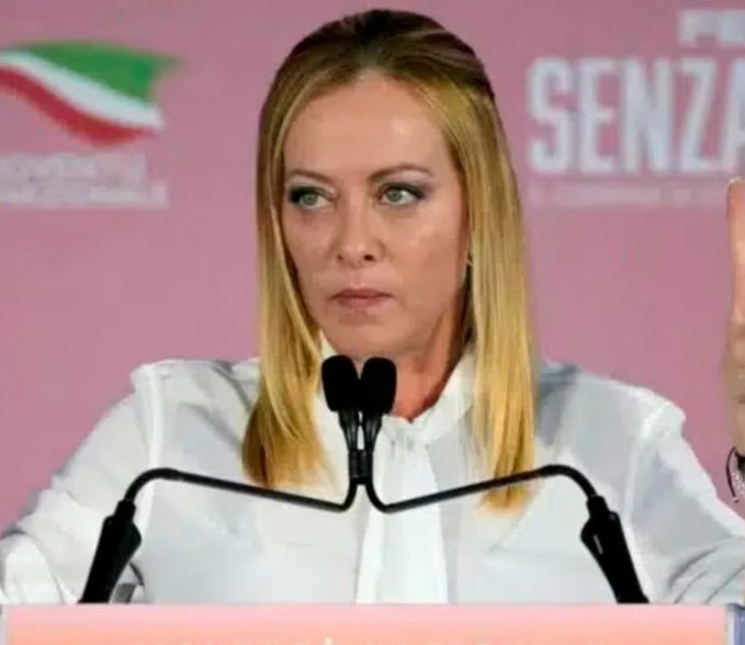 "Если вас оскорбляет распятие, то идите нахуй, мир очень большой и полон исламских стран, где вы не увидите распятия.
Здесь мы защищаем: Бога, Родину и Семью."
Джорджия Мелони.