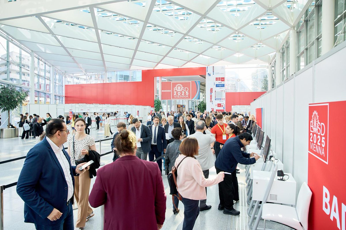 al_watanQatar's tweet image. الجمعية الأوروبية لدراسة مرض السكري في #فيينا.. 

#نوفو_نورديسك تخطف الأضواء بمؤتمر #EASD

- الحدث استقطب 15 ألف باحث وطبيب من 130 دولة
- أسامة العلمي: آمال واعدة لعلاج السمنة والسكري
- عقار" سيماغلوتايد 2.4 ملغ" يخفف من ضجيج الطعام 46%
- أهمية كبرى لشركات الأدوية في دعم البحث