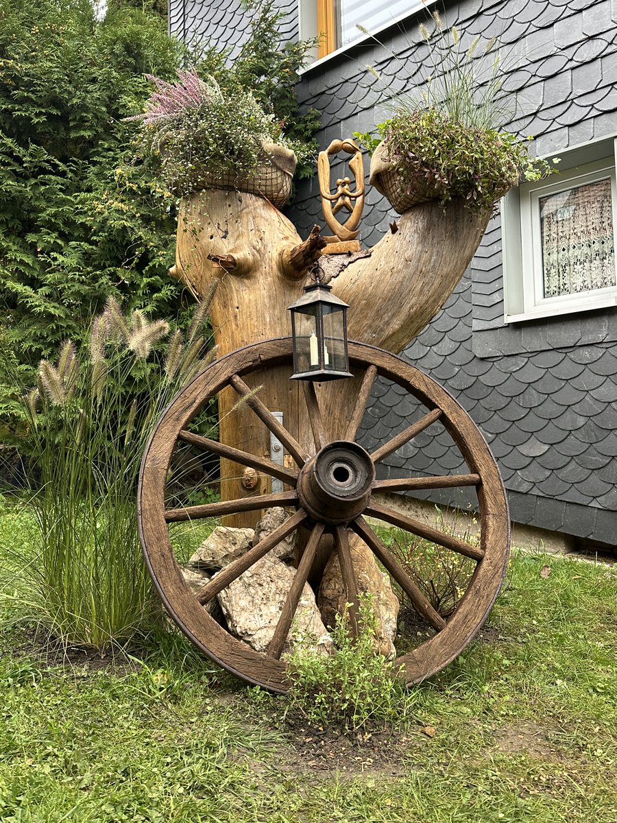 derSchniep's tweet photo. Projekt #alterBaum ist nun auch fertig gestellt 👍jetzt hat das Stück Holz ein zweites Leben in unserem Garten. 😁👉danke #hershel für die Unterstützung 😽 https://t.co/6JIHvgOVju
