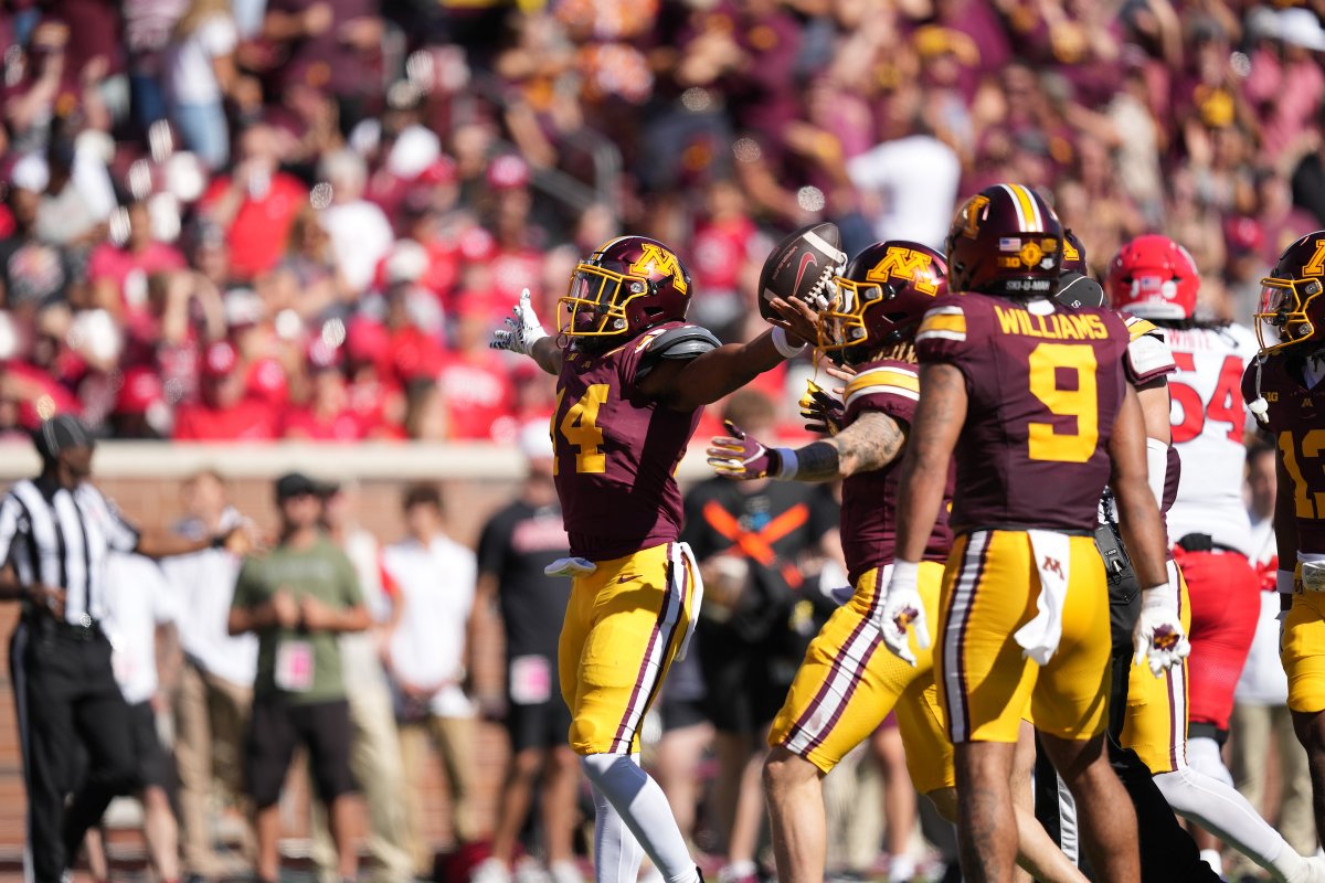 KERRY BROWN INTERCEPTION! <a href="/kerrybrown_1/">Kerry “KB” Brown</a> 

The sophomore returns it to the Rutgers eight-yard line and the #Gophers are on the verge of tying the game!