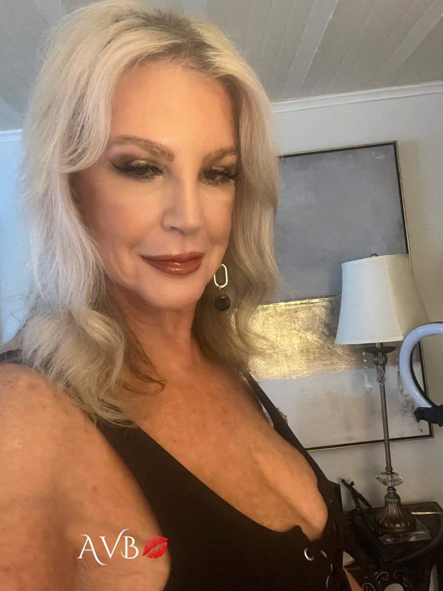 Anneke Van Buren Tampa Mature Goddess 18+ tweet media