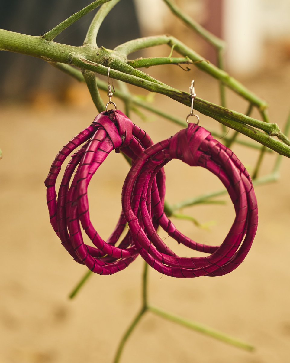 The waves-making Raha earrings are still available, main Karata.

Super lightweight. Actual statement earrings.

N16,000

Send a DM to shop. 🦋