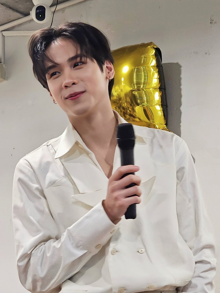 hey_iam61's tweet image. Congratulations P’Java on turning 20 🎉 Wishing you to be surrounded by love every day and always be in a good mood!
And… now that you’re 20, I wish you success in becoming a professional singer 🤣
#Java20thChapter
#javabh @javabh28