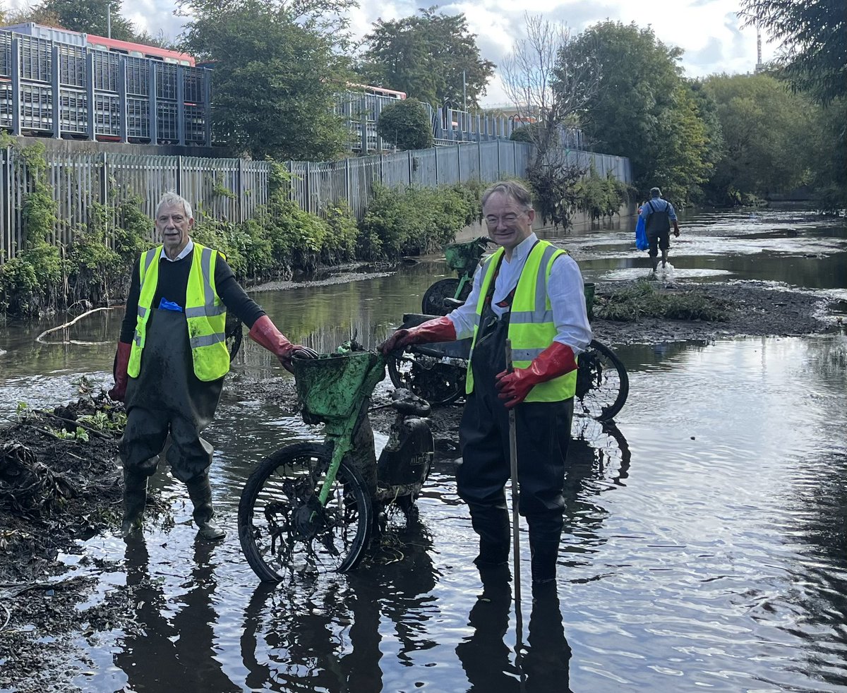 P_DriscollW5W13's tweet photo. #EalingClimateWeek thanks to CURB - Clean Up the River Brent &amp; @CanLager for today’s event. 27 tires, 4 bikes, many bags of waste removed. One part of the action being taken to improve the river. https://t.co/6j0FLu2hMr