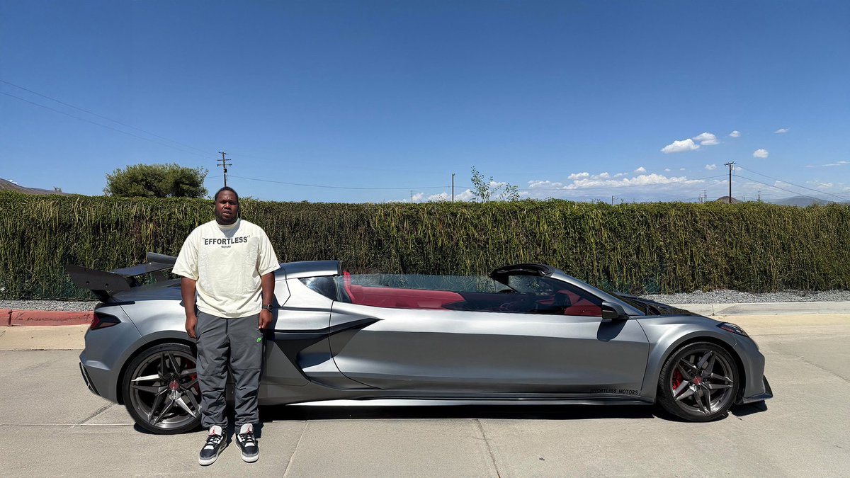 CarvinsL's tweet photo. Shaquille O’Neal’s 1 of 1 5.7 million dollar XXL z06 Corvette C8 first corvette to be stretched😳🫠😭 

@effortless_motors 

#mrgotdamnit #c8corvette #shaq https://t.co/IO8DADWtJO