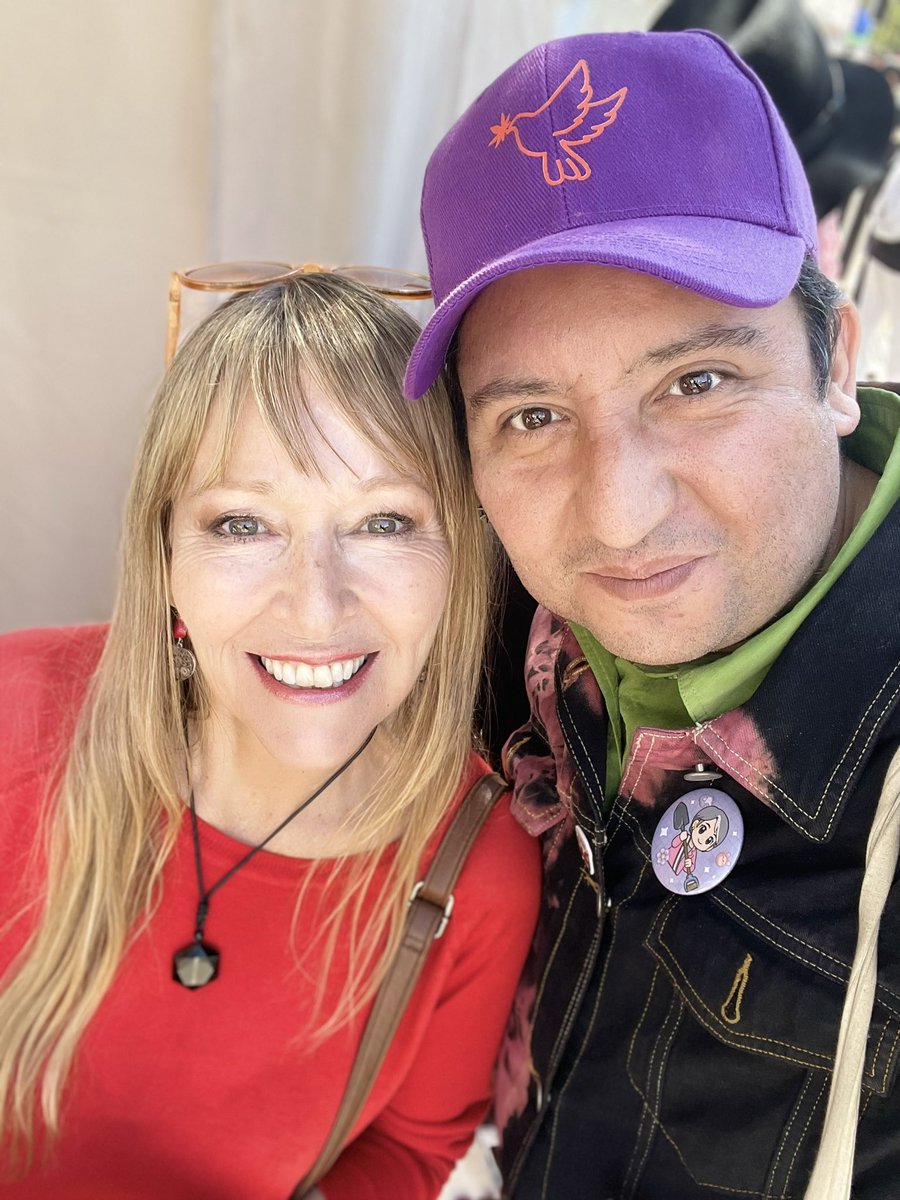 PipeAllendeM's tweet photo. En la Marcha Cultiva Tus Derechos 2025, compartiendo un gran momento con mi compañera y diputada de Acción Humanista, @AnaMariaGazmuri 

¡Sigamos avanzando para que los narcos estén en la cárcel y no las y los usuarios de cannabis! 🌱✊

 #CultivaTusDerechos #AcciónHumanista https://t.co/Zas6qNzYFS