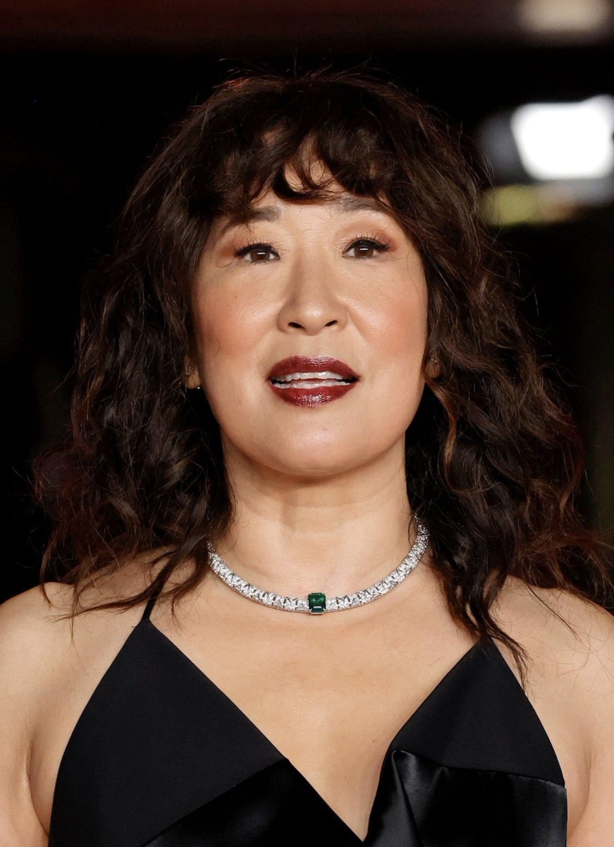 sandra oh ages better than fine wine and it should be studied