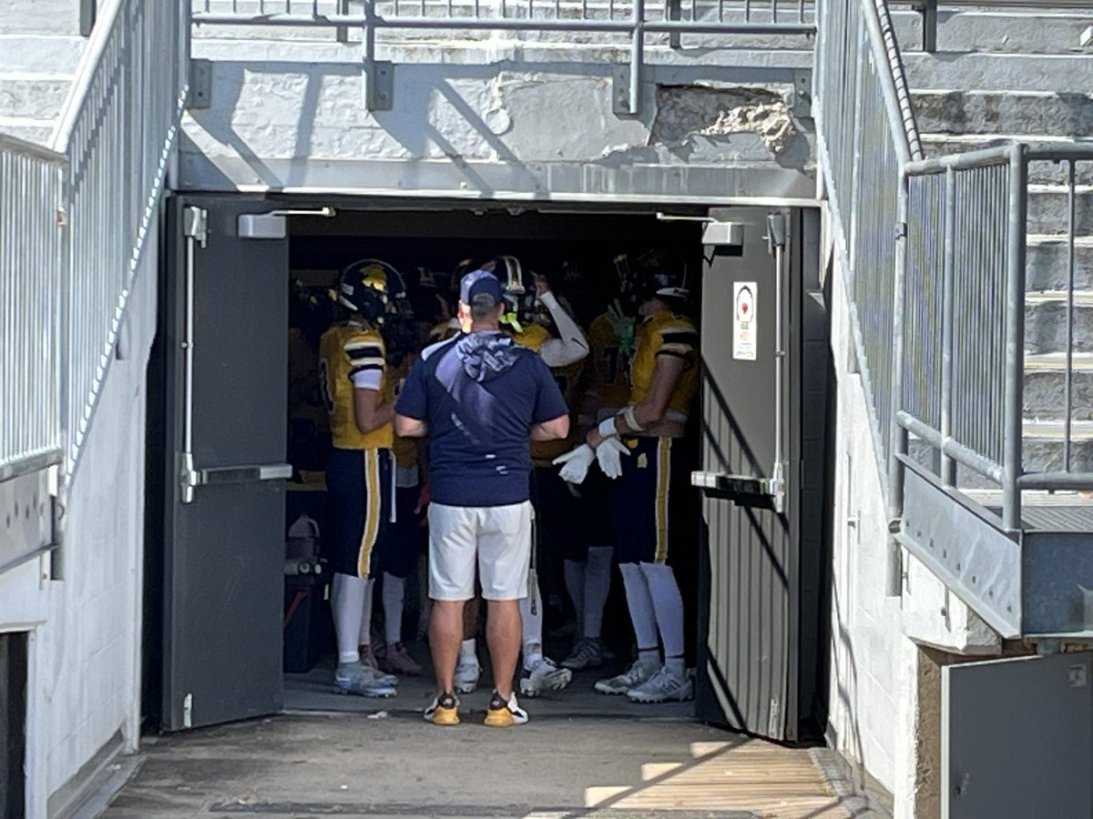 ChadHolmesWI's tweet image. Beautiful Saturday afternoon for football at Thom Field as Wausau West hosts Stevens Point.  Hear the game live on 98.9 WXCO, online at wxco.fm, mobile devices by searching WXCO and on the Civic Media app starting with the pregame at 12:35 pm.  #wisfb