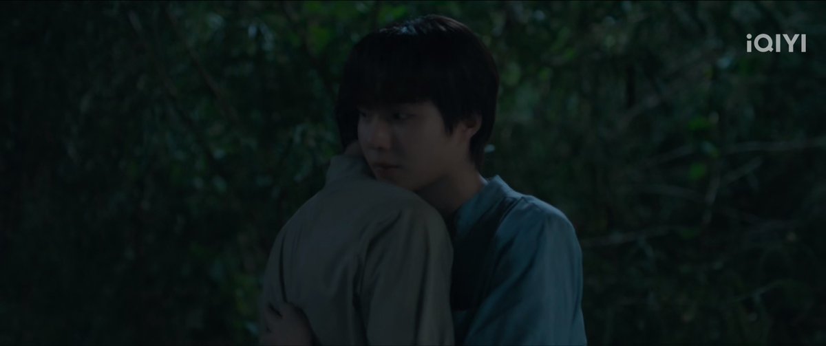 เป็นอีกซีนที่ชิบที่สุด พ่อครูในมุมอีกมุมที่เต็มไปด้วยความกังวล เค้าปกป้องดูแลทุกคนมาอย่างดี แต่คนก็มนุษย์คนนึ่งที่มีความรู้สึกอ่อนไหวและกังวล ขอบคุณเขมที่เข้ามาเป็นมุมปลอกภัยให้พ่อครูให้ได้พักและอ่อนแอได้บ้าง 🥺 

Khemjira The Series EP8
#เขมจิราต้องรอดEP8