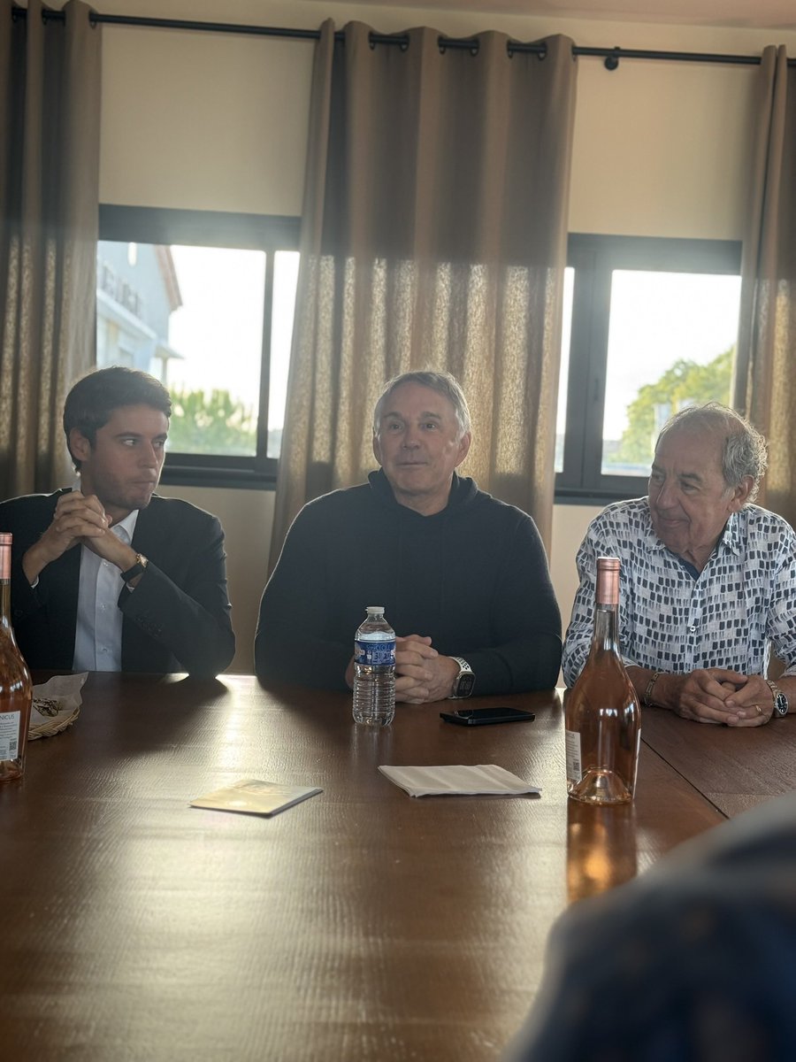 TimotheRodron's tweet image. Fin de 3 jours sur notre territoire pour Gabriel Attal ! À la rencontre des maires, des élus, des associations, des pêcheurs, des citoyens et des vignerons. 

Trois jours d’écoute et d’échanges pour construire ensemble l’avenir de notre territoire.