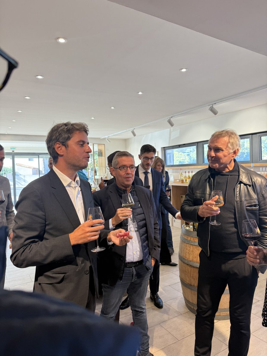 TimotheRodron's tweet image. Fin de 3 jours sur notre territoire pour Gabriel Attal ! À la rencontre des maires, des élus, des associations, des pêcheurs, des citoyens et des vignerons. 

Trois jours d’écoute et d’échanges pour construire ensemble l’avenir de notre territoire.