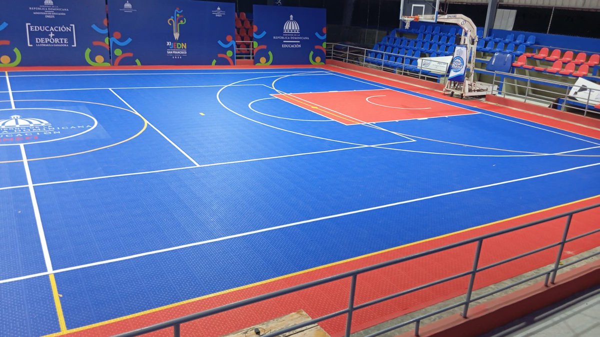 Sede del fútbol sala de los Juegos. Los comunitarios de Castillo pidieron pisos nuevos y climatización de su pabellón y ahí están! Por qué son sede el fútbol sala? Porque fueron los campeones de los pasados juegos escolares Barahona 2025. 

Seguimos con Dios!