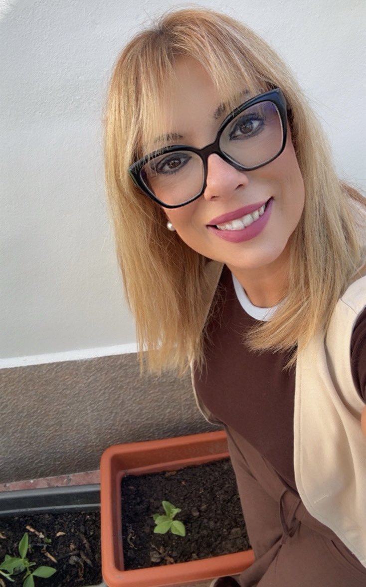 SusanaPereztv's tweet image. 🌿✨ Sábado de relax, risas y buena vibra 🌞💫
La mejor terapia: parar, sonreír y disfrutar de los pequeños momentos 💕🌱

#SábadoRelax #ActitudPositiva #Sonríe #VidaFeliz 😄💖