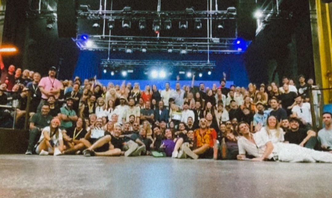 📷 | The cast and crew of The Last Sunrise wrapping up filming!