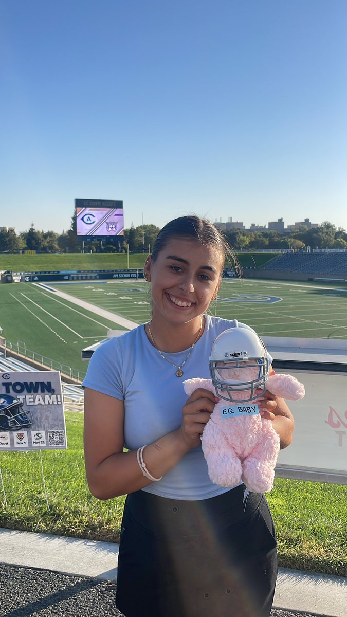 ⭐️EQ WEEK STUDENT SPOTLIGHTS⭐️ 

Name: Litssy Barragan
Year in EQ: 1st
Position Group: ILBs and certified cart driver🚙 
Year in School: 2nd year
Favorite Memory: When EQ Baby was born

#EQWEEK2025 #GirlsRunEQ