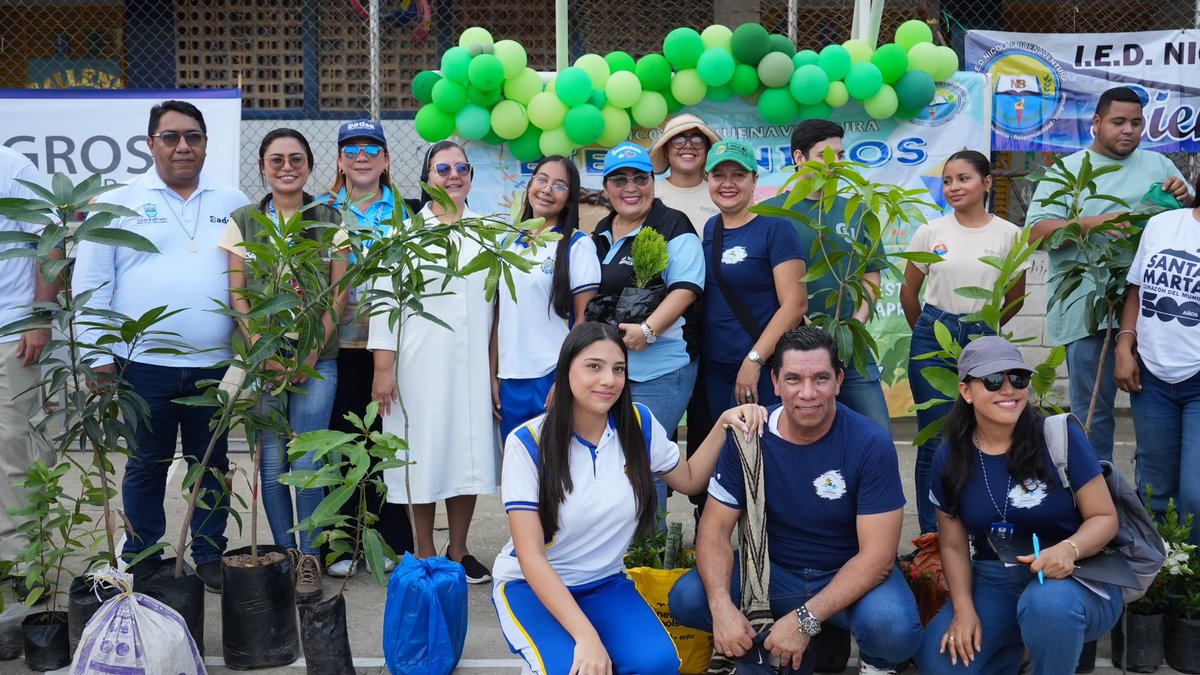 dadsasm2024's tweet photo. ¡Sembrar es creer en el futuro!
Hoy fuimos parte de una nueva  jornada de siembra, un trabajo colectivo para proteger el ambiente, recuperar nuestros ecosistemas y dejar una huella verde en nuestra ciudad.🌳 https://t.co/YAQ3EJPqLE
