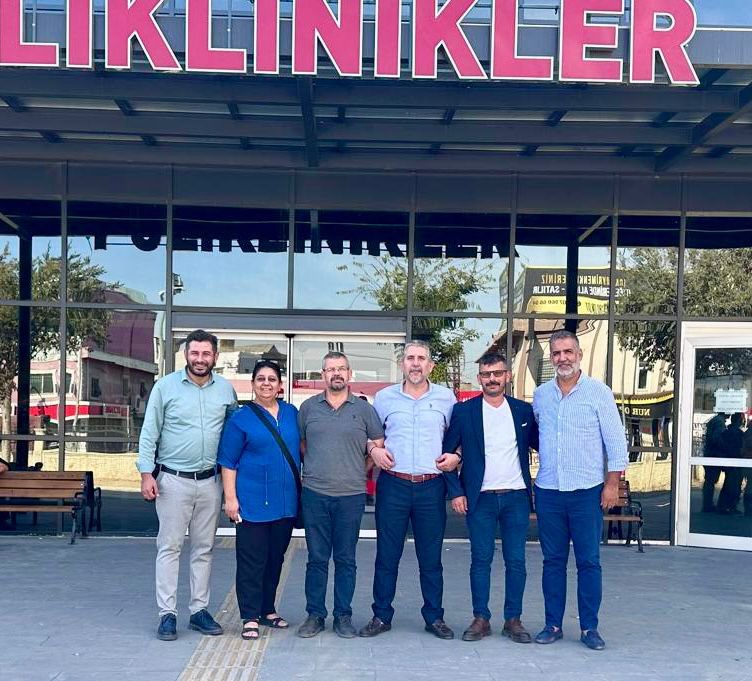 Peygamber Efendimiz(SAV) "ahde vefa imandandır" diye buyuruyor

yıllarca vakfımızın muhasipliğini yürüten, bizlere ağabeylik yapan Erdal Satış ağabeyimizi Adana'da görev yerinde ziyaret ettik