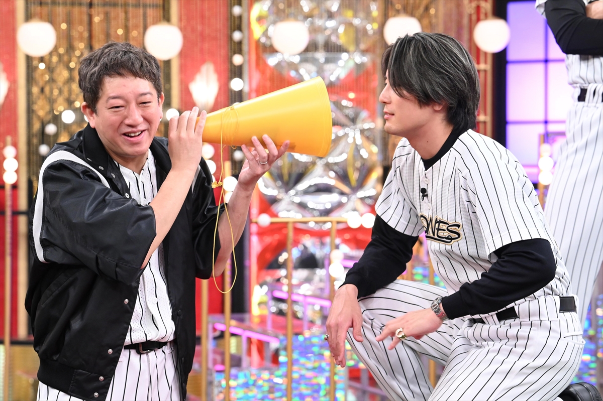 tv_life's tweet image. 間宮祥太朗、こっちのけんとが『Golden SixTONES』に参戦
新企画「ギリギリ刑事」で大熱狂
🔻記事&写真はこちら
tvlife.jp/variety/770203
#GoldenSixTONES #SixTONES #間宮祥太朗 #こっちのけんと