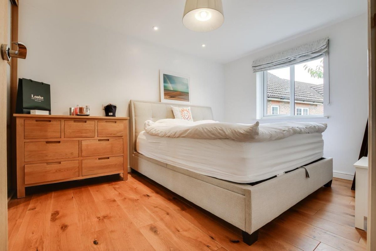 A bedroom that whispers calm.
This Ashford home is more than bricks and mortar — it’s a place to exhale.
Now live on our website and coming to Rightmove and OnTheMarket.
#MakeLifeSpecial grahamjohn.com/property/ashfo…