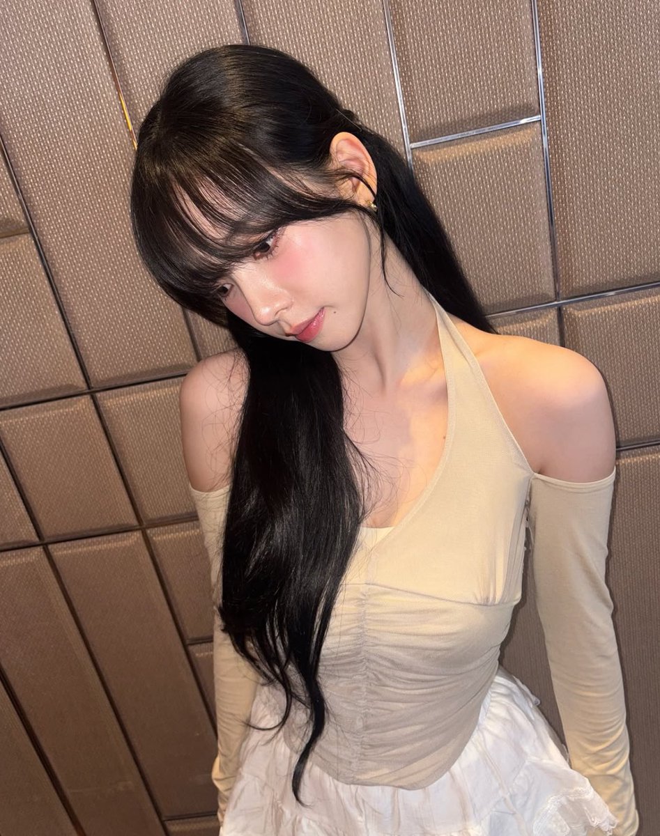 hourly karina tweet media