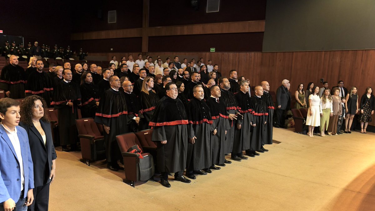 RuthVillanuevaC's tweet photo. Como parte de las actividades del @CEJU_mx en el Estado de #NuevoLeón, se llevó a cabo el otorgamiento del grado como Doctor Honoris Causa, a diversas personalidades que se han destacado en el sistema de justicia, especialmente en el ámbito de prevención al delito y la reinserción social, como contribución directa al desarrollo de #México. 🇲🇽