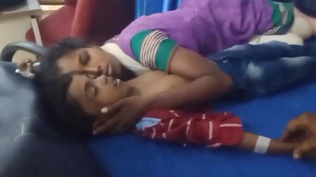 srinathdigits's tweet image. இதுவரை 36 உயிர்கள், என்ன என்ன கனவோடு வந்தார்களோ, கனவில் இருக்கும் கூத்தாடி கூட்டம்

மாறுங்கள்.. மாற வழிவிடுங்கள்.. இதுவரையில் நடந்தது போதும், ஈழம் அதிலிருந்தே இன்னும் வெளிவர முடியவில்லை.. அதற்குள் எத்தனை விடயங்கள்