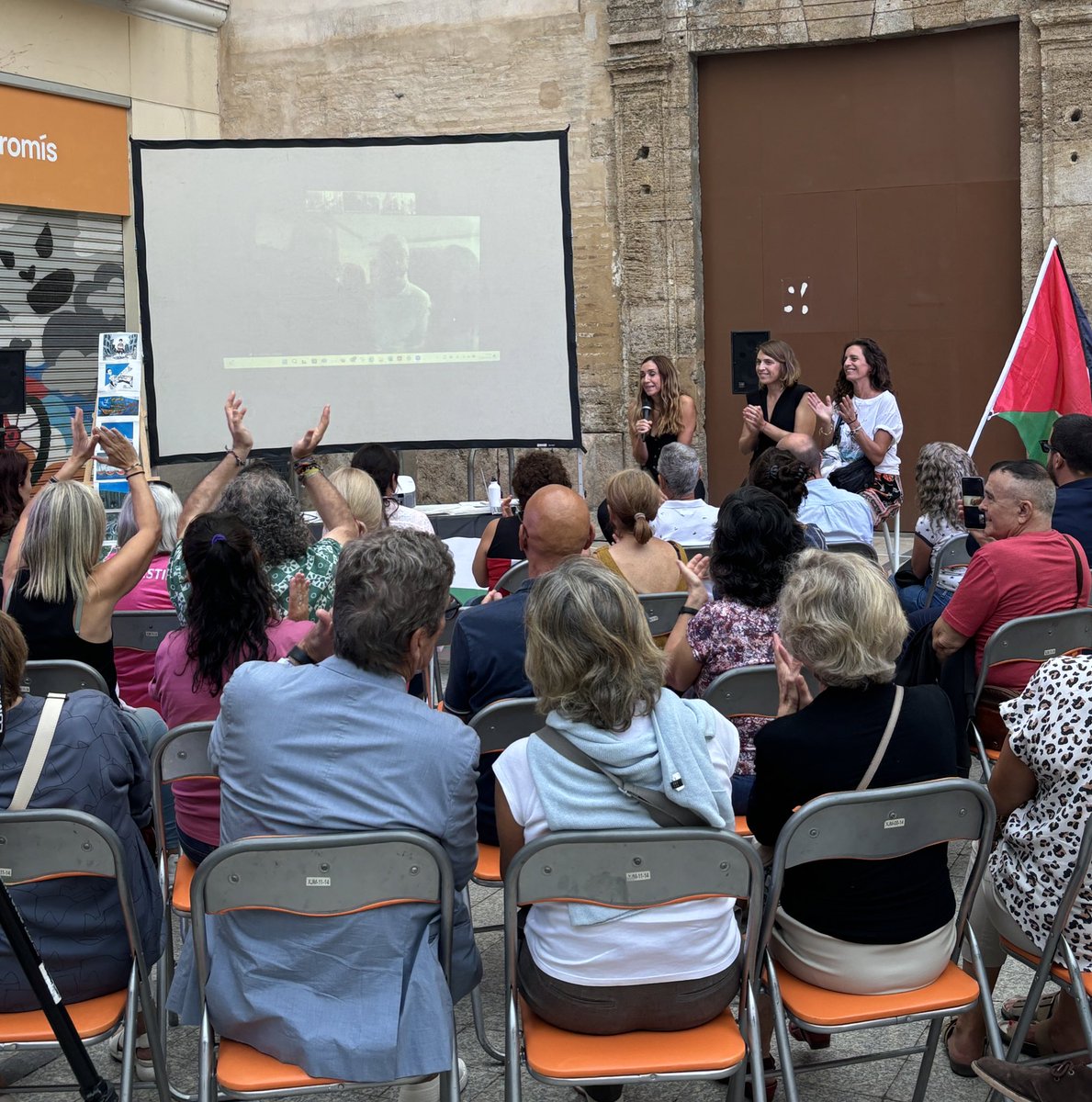 🔴 Connectem en directe amb el nostre company <a href="/JuanBordera/">Juan Bordera🌍🇵🇸</a> i altres membres de la flotilla a Gaza 🇵🇸 

zoom.us/j/93485210126?…