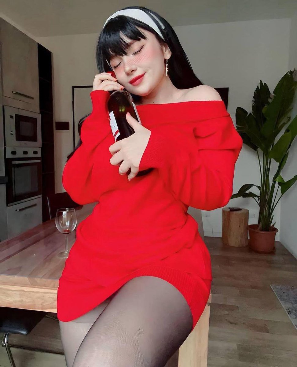 Yor Forger tease. Craving a sip of danger? 🌹🍷