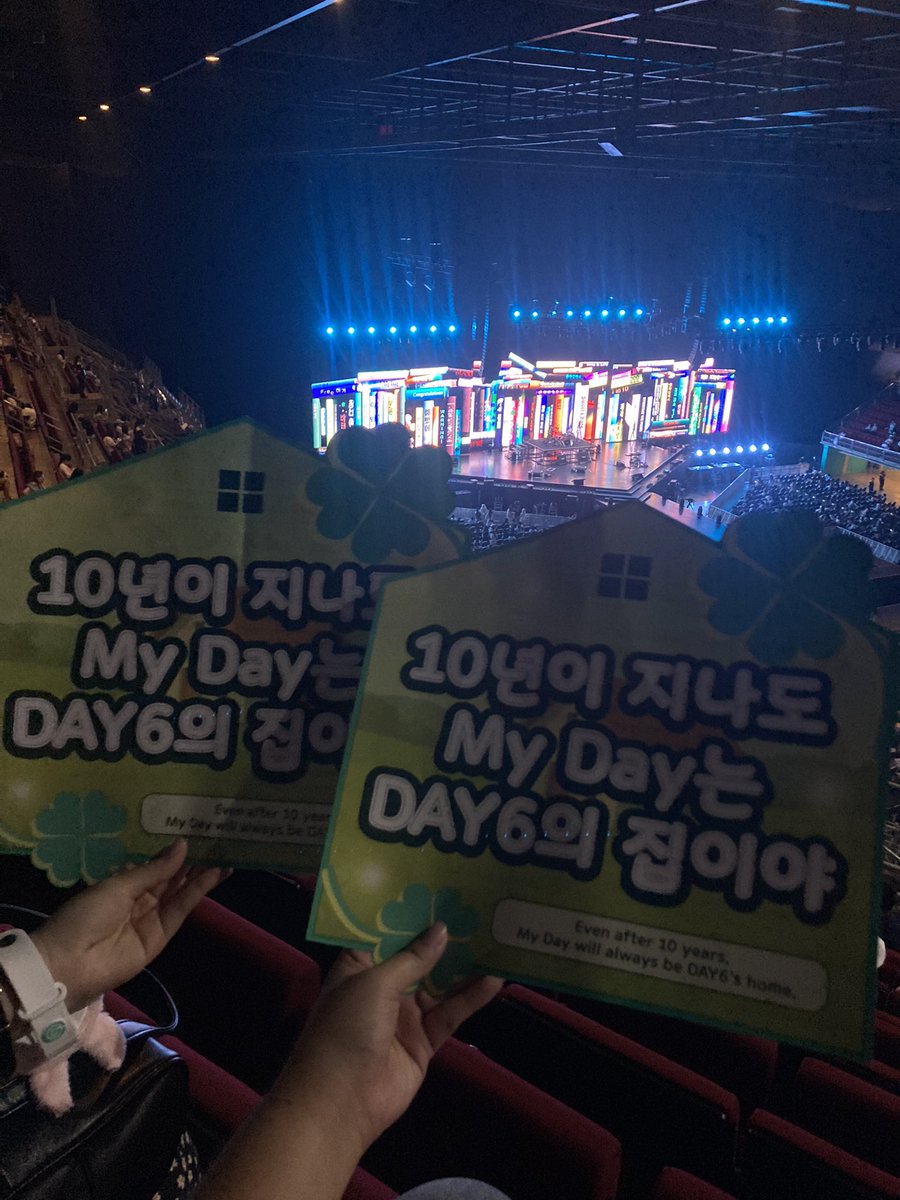 mdjk923's tweet photo. ขอบคุณทางบ้านโปรเจคมากๆนะคะ ทำให้คอนเสิร์ตนี้เต็มความรู้สึก ชอบโปรเจคมากๆ สวย แบบใหม่ ตัวใหญ่ อ่านง่าย และขอบคุณที่ทำให้ร่วมเป็นส่วนหนึ่ง ขอบคุณที่ทำงานกันอย่างหนักหน่วงนะคะ 🍀💙
#TheDAYcadeProjectTH https://t.co/mEhYWNYGL0